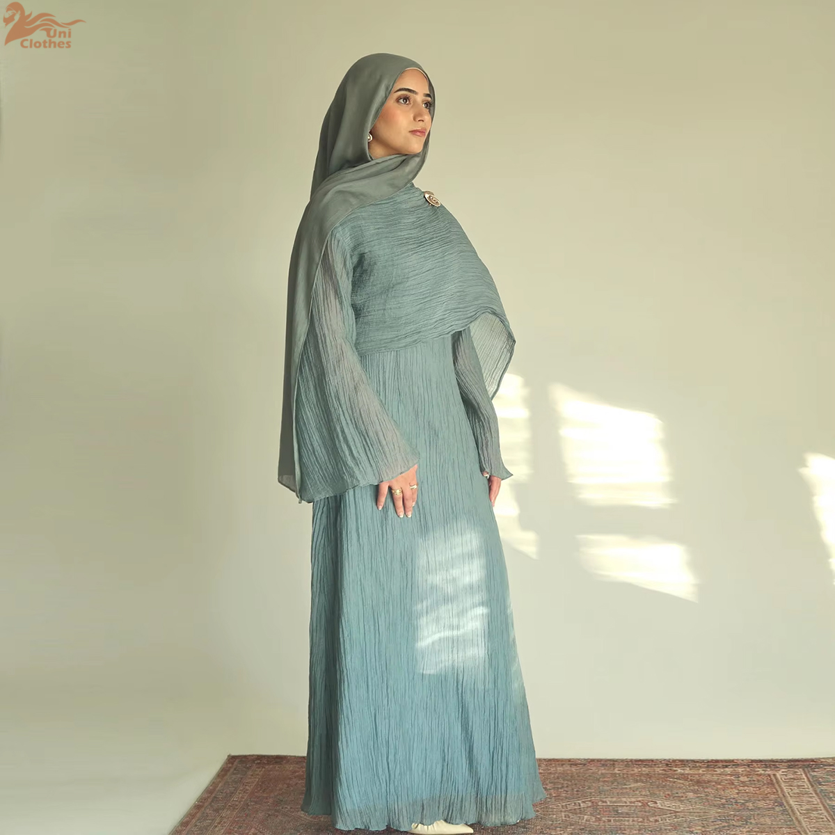 Winter Clothing Dubai - Sukienka długa z plisowanej tkaniny, elegancka